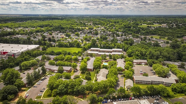 Images Country Manor Apartments