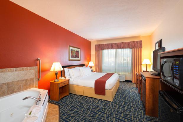 Images Holiday Inn Express & Suites Alamosa, an IHG Hotel