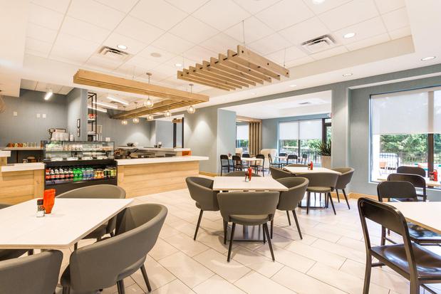 Images Holiday Inn Boone - University Area by IHG