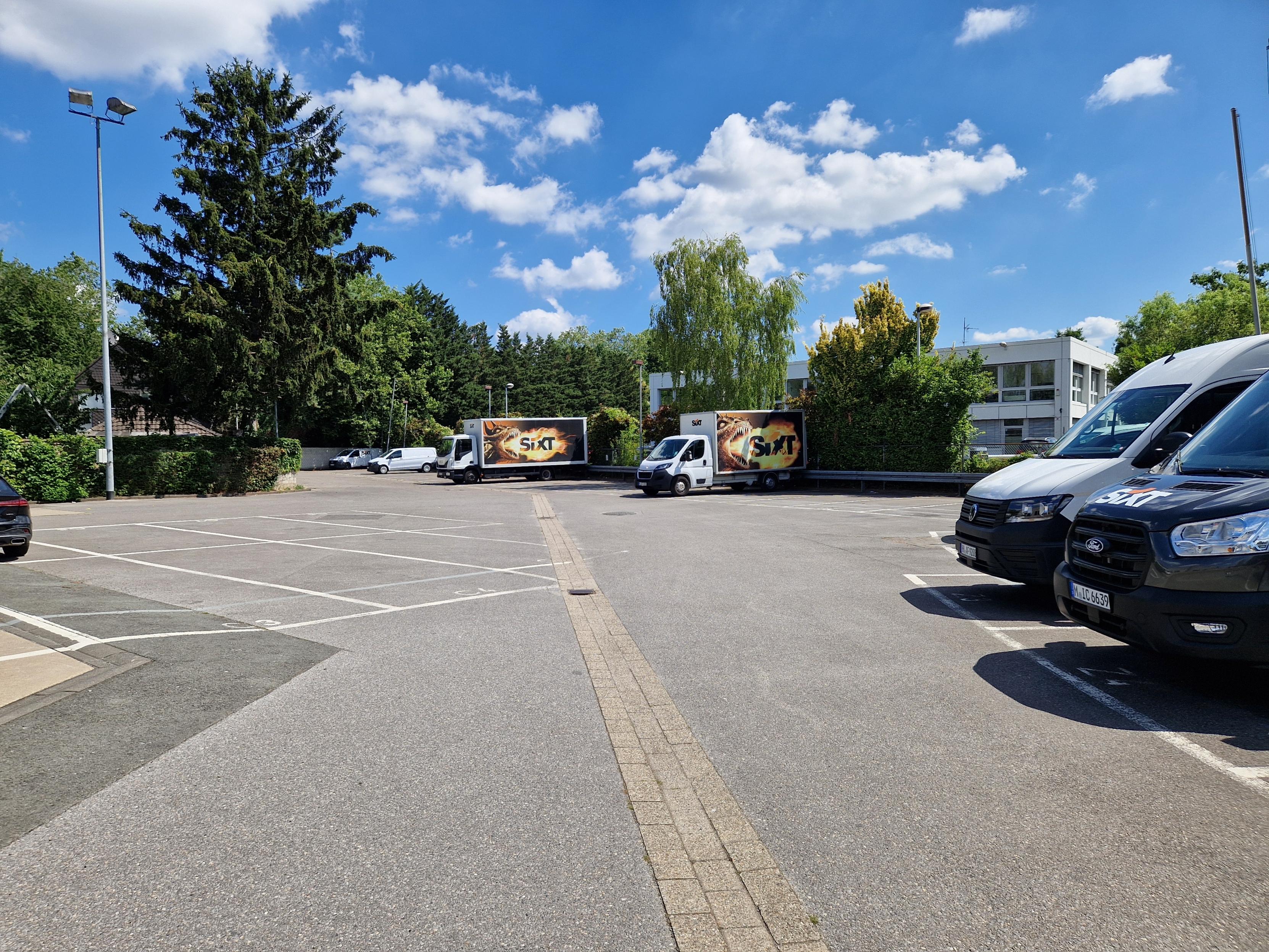 SIXT Truck Center Düsseldorf, Tilde-Klose-Weg 2-4 in Düsseldorf