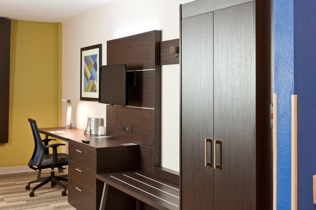 Images Holiday Inn Express & Suites Scott-Lafayette West, an IHG Hotel