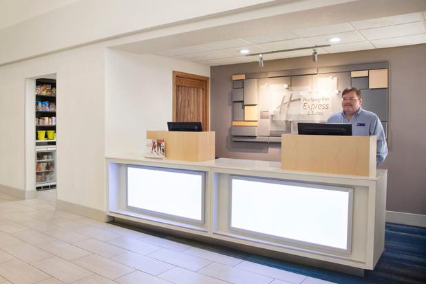 Images Holiday Inn Express & Suites Sarasota East - I-75 by IHG