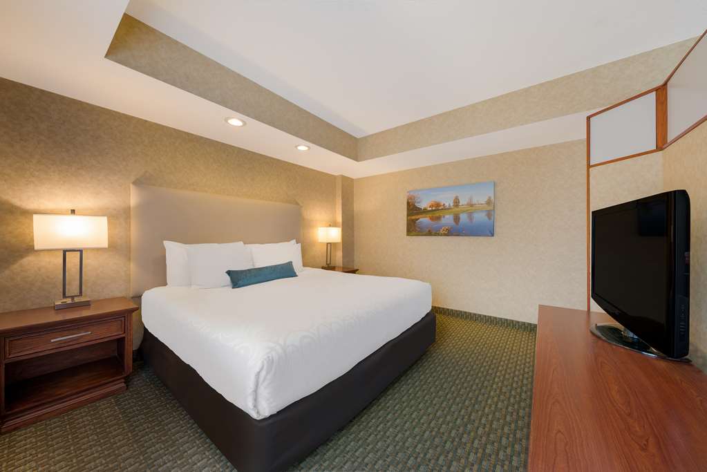 Best Western Voyageur Place Hotel in Newmarket: King Suite (01) Bedroom