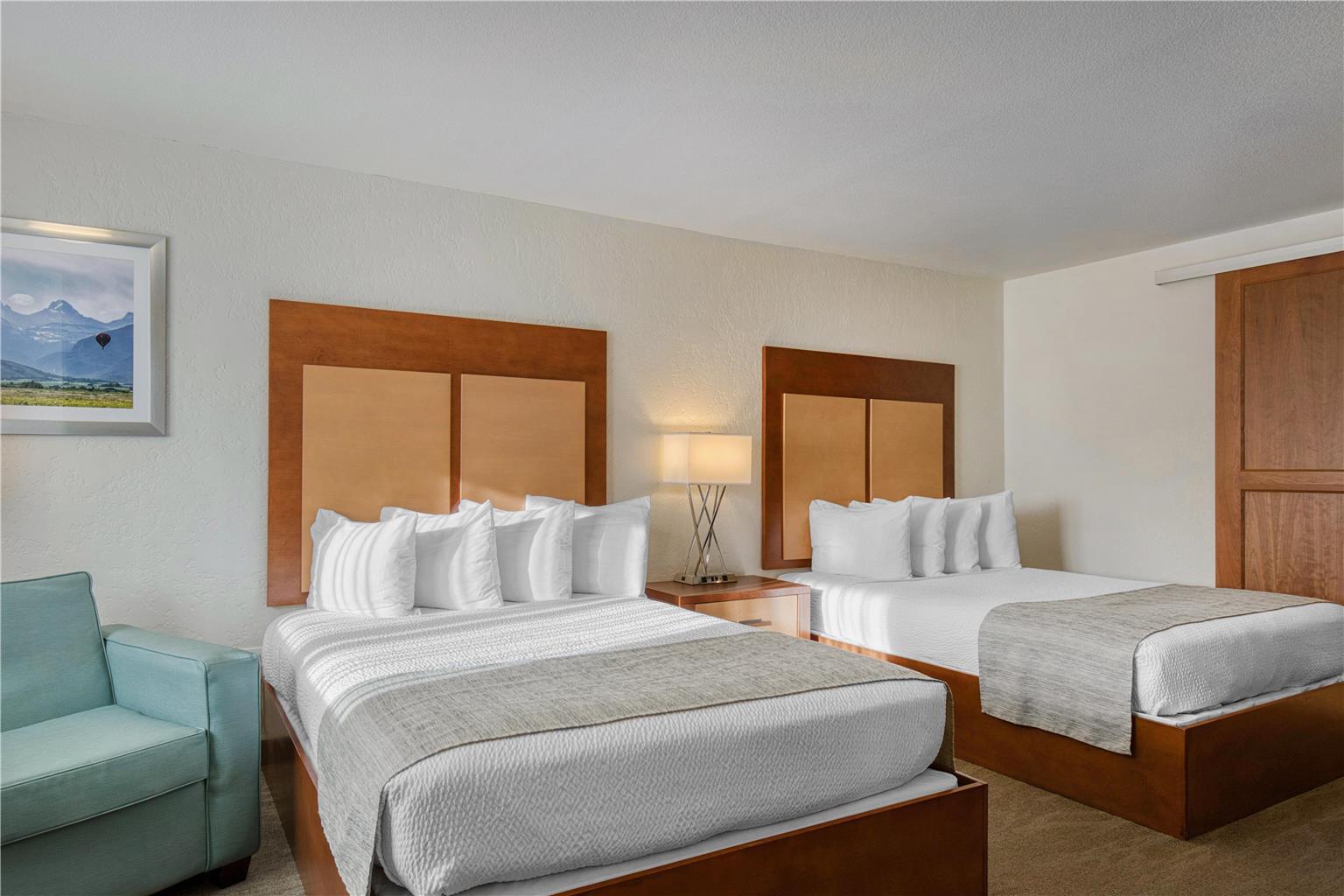 Double Queen Guest Room (Poolside)