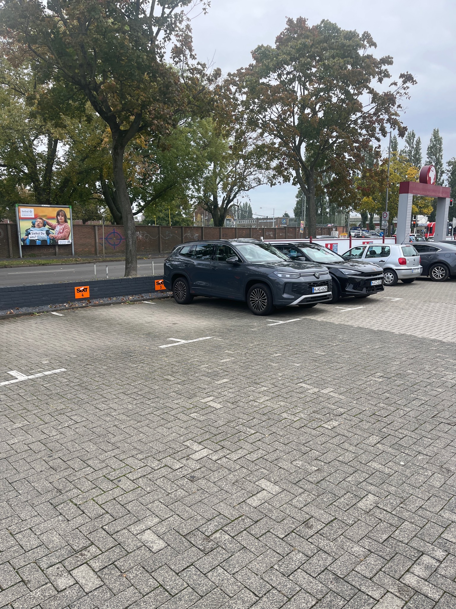 SIXT Autovermietung Krefeld, Sproedentalstr. 4 in Krefeld
