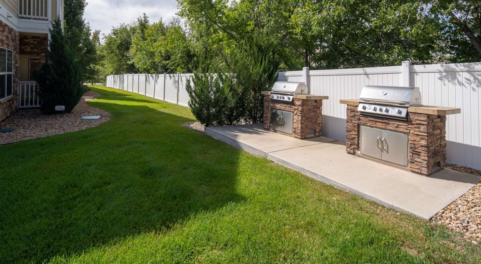 Outdoor Grilling Station at Kipling Commons Apartments