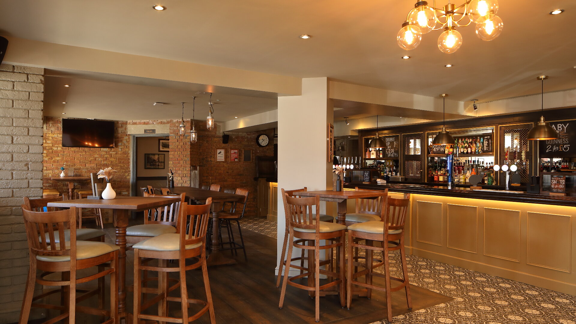 Images The Village Inn