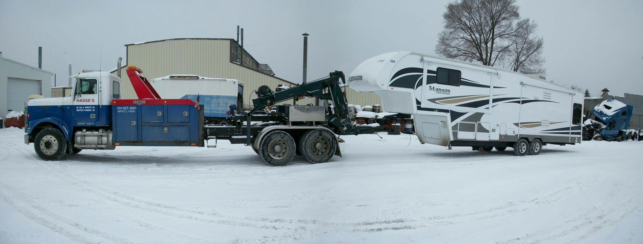 Hasse's Towing & Crane Service Image