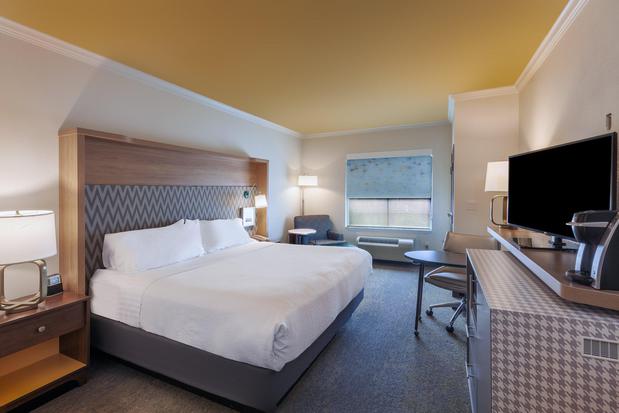 Images Holiday Inn & Suites McKinney - N Allen by IHG