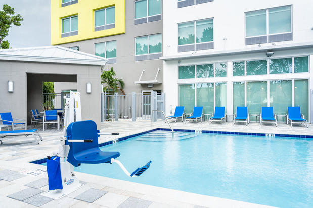 Images Holiday Inn Express & Suites Doral - Miami by IHG