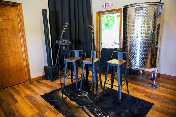 Images Hickory Vines Winery and Venue