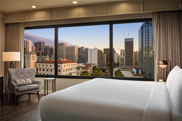 Images The DEXTRO Little Italy, BW Premier Collection