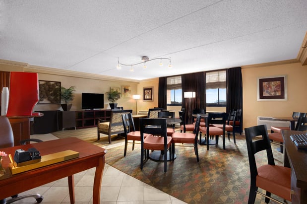Images Crowne Plaza Columbus North- Worthington by IHG