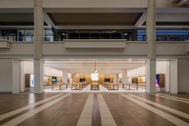Images Apple The Mall at Bay Plaza