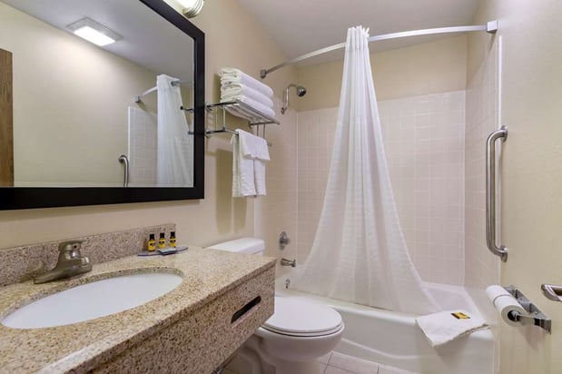 Images Best Western Plus Altoona Inn
