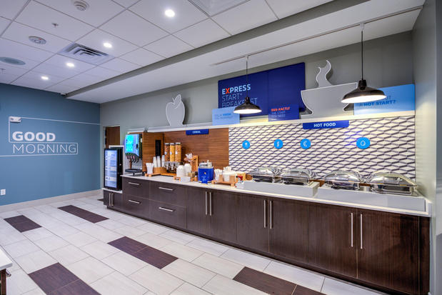 Images Holiday Inn Express & Suites Reedsville - State Coll Area, an IHG Hotel
