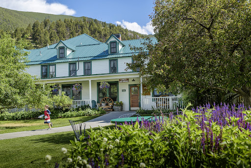 Chico Hot Springs Resort & Day Spa Image