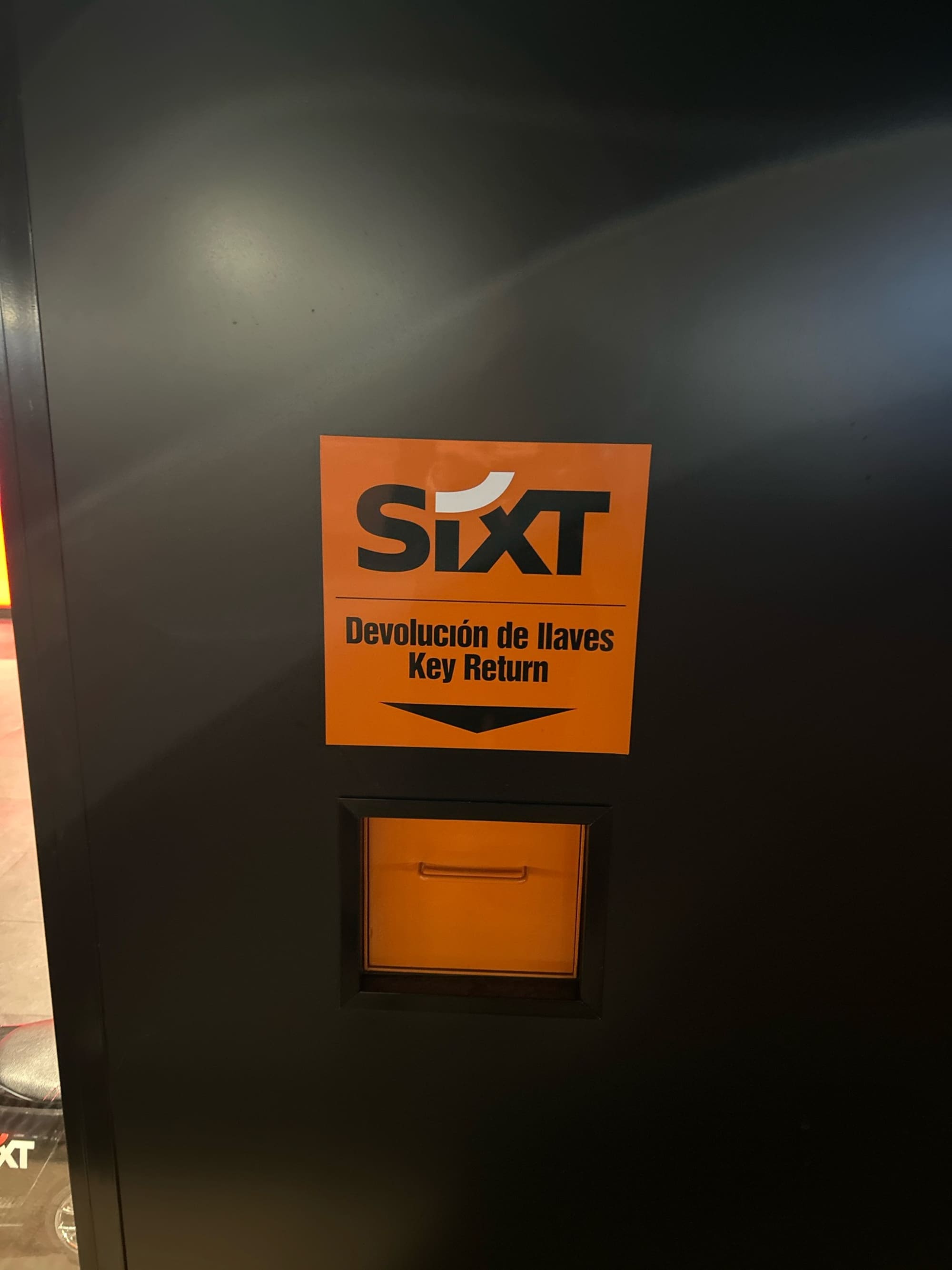 SIXT Alquiler de Coches - Madrid-Barajas - Aeropuerto Adolfo Su&aacute;rez - T 1 (MAD) 11
