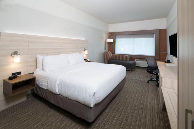 Images Holiday Inn Express & Suites Michigan City, an IHG Hotel