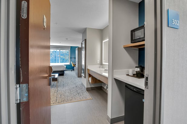 Images Holiday Inn Express & Suites Portland-Jantzen Beach by IHG