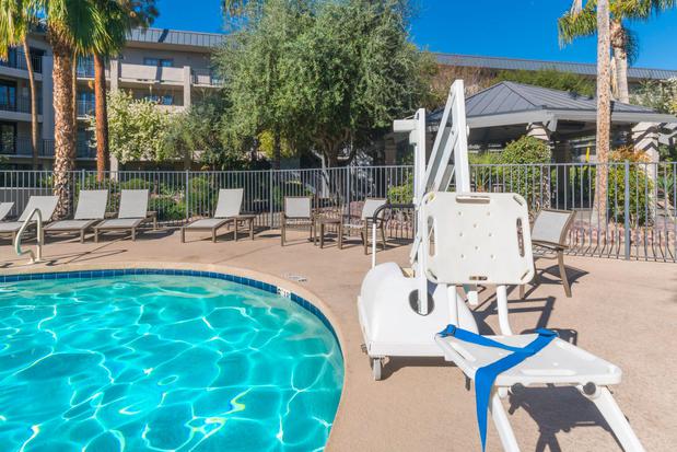 Images Holiday Inn & Suites Phoenix Airport North by IHG