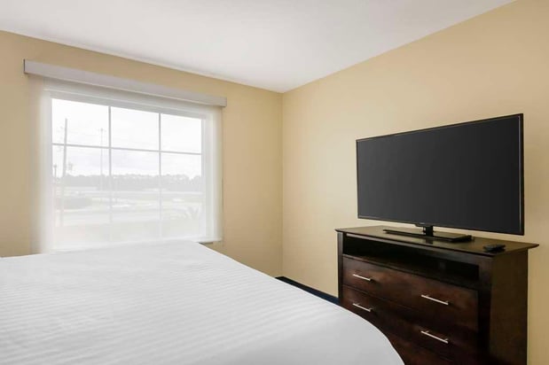 Images Best Western Plus Brunswick Inn & Suites