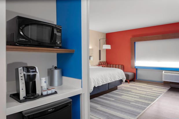 Images Holiday Inn Express & Suites Wilmington West - Medical Park by IHG