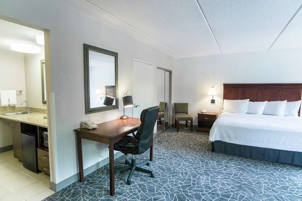 Images Hampton Inn & Suites Berkshires-Lenox