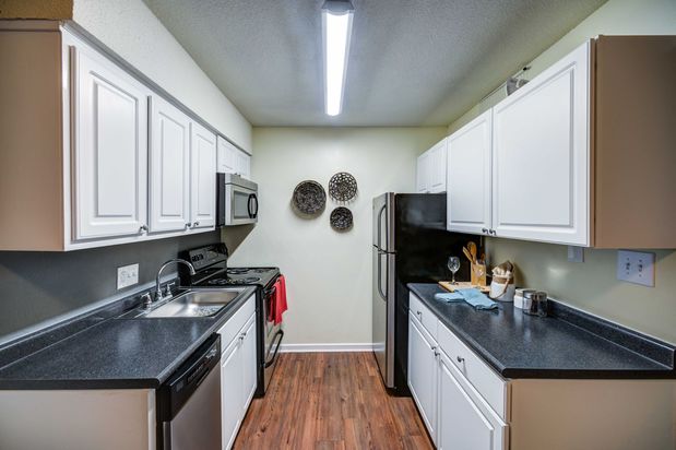 Images University Lake Apartments