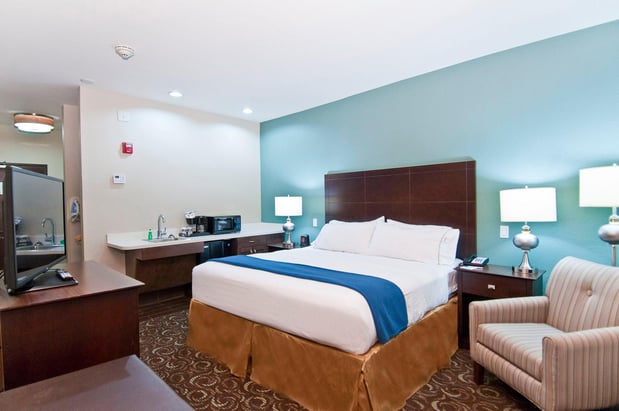Images Holiday Inn Express & Suites San Antonio - Frost Bank Ctr by IHG