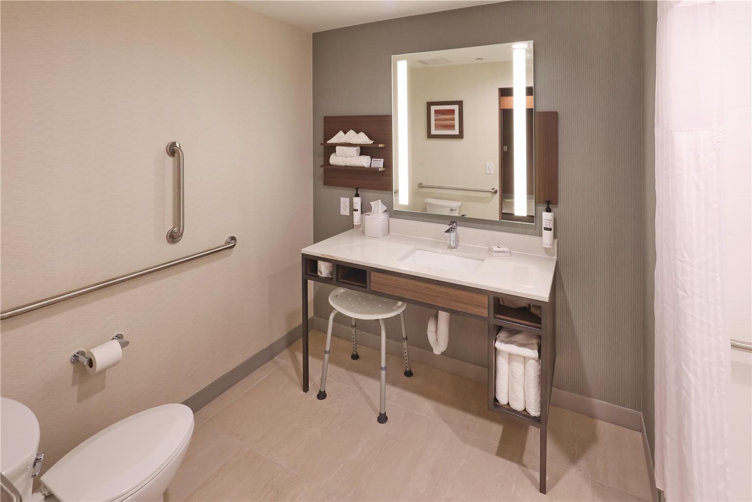 Guest room bath
