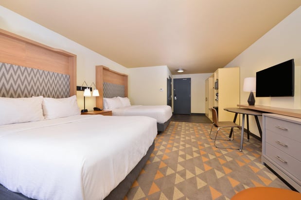 Images Holiday Inn Kansas City Airport by IHG