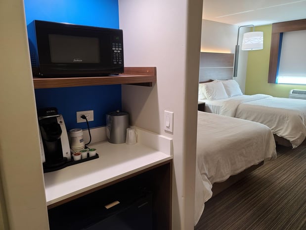 Images Holiday Inn Express & Suites Woodland Hills by IHG