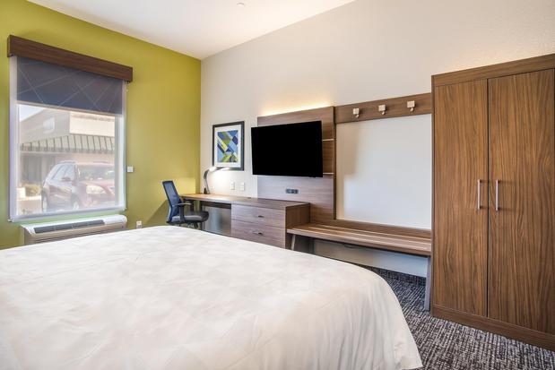 Images Holiday Inn Express & Suites Tulsa East - Catoosa by IHG
