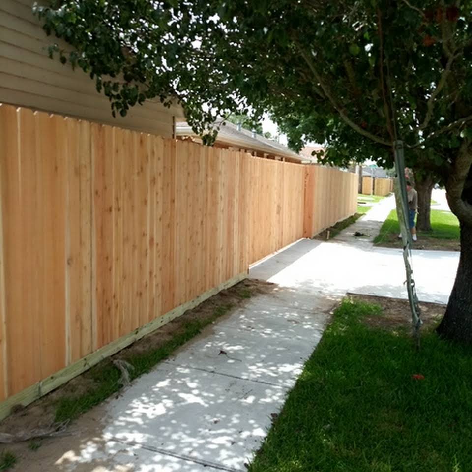 M &amp; R Fence Logo