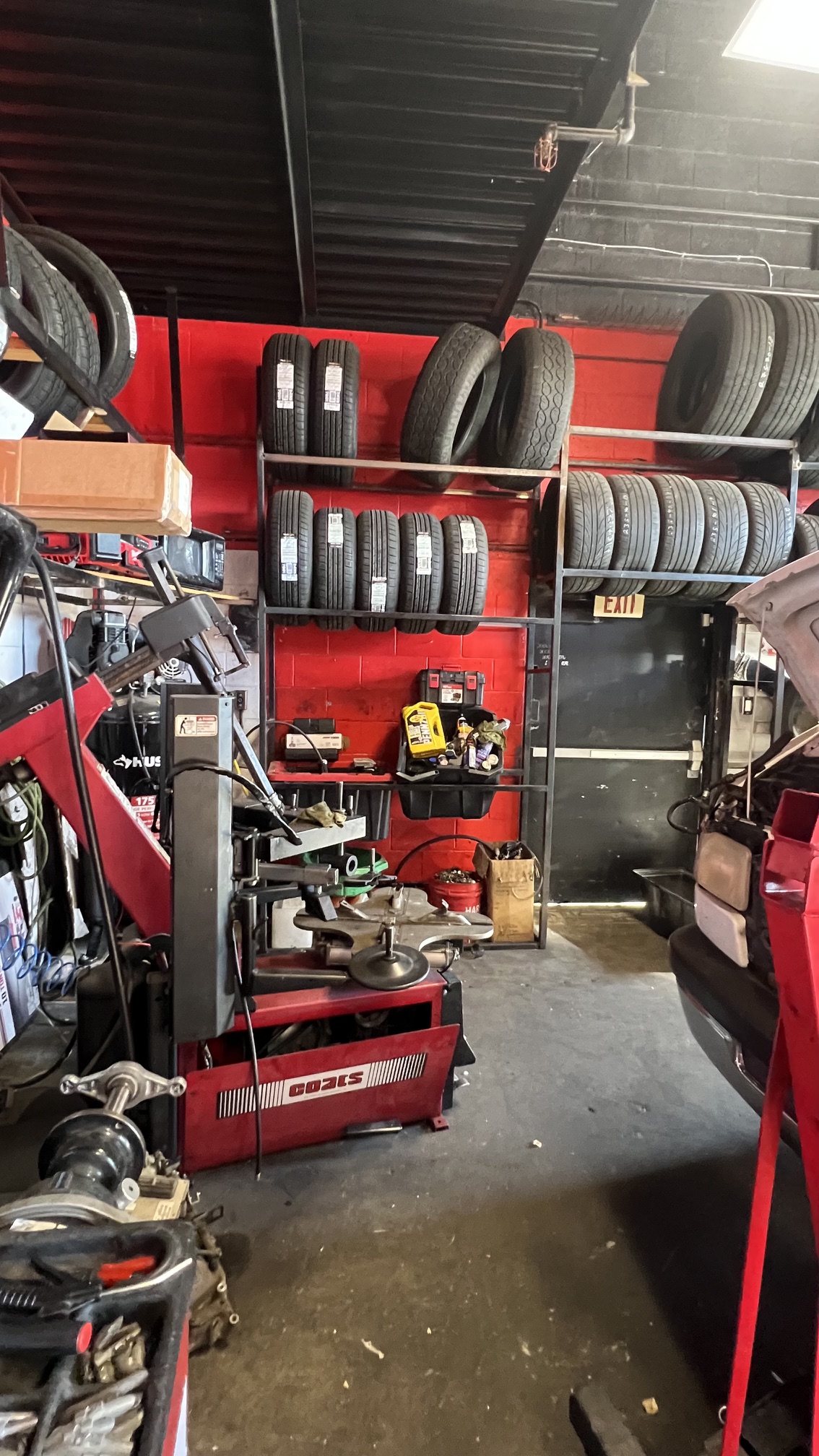 2BleAAuto Mechanic - inside of auto shop 