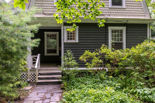 Images Quinn & Wilson, Realtors