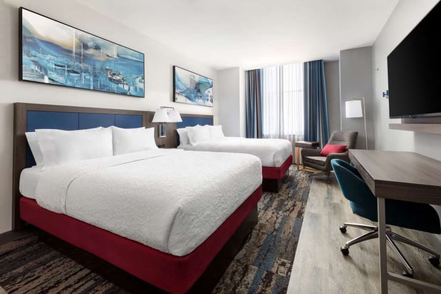 Images Hampton Inn & Suites Baltimore Inner Harbor