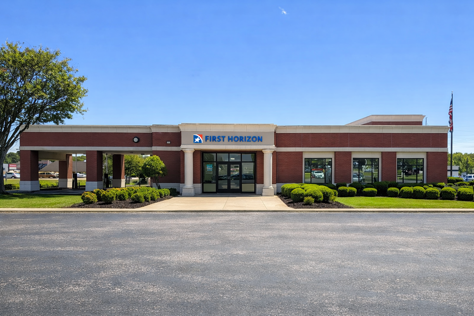 First Horizon Bank in Jackson, TN - Main Office