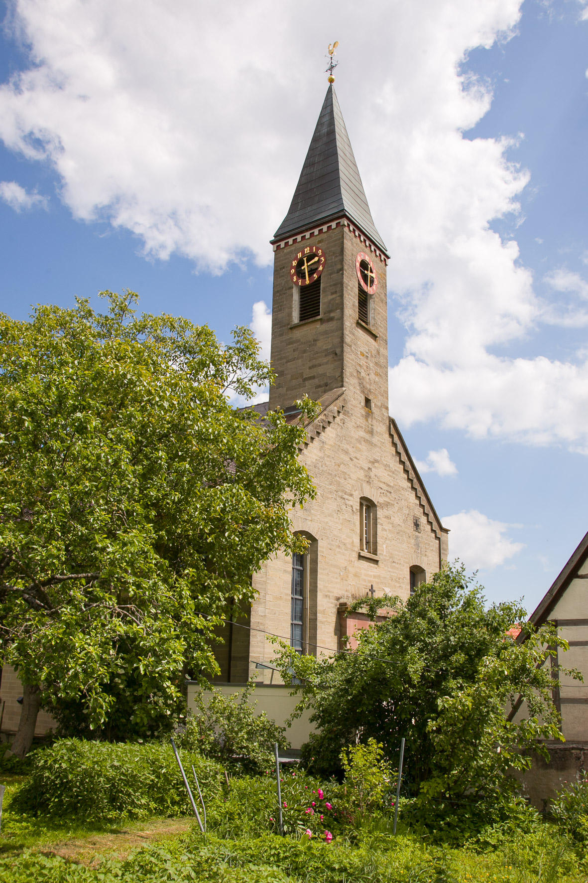 Bricciuskirche - Evangelische Kirchengemeinde Oberjesingen, Kocherstrasse 19 in Herrenberg-Oberjesingen