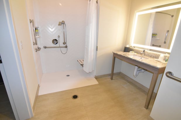 Images Holiday Inn Kansas City - Northeast by IHG
