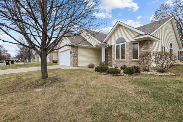 Images Abigail Ostendorf, RE/MAX Results