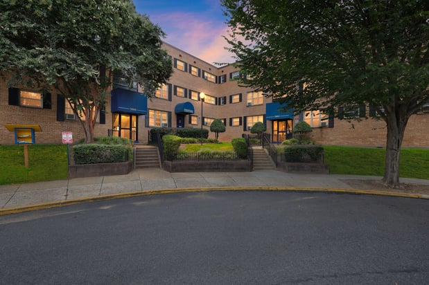 Images Huntwood Courts