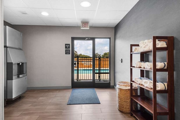 Images Hampton Inn & Suites Pensacola I-10 North at University Town Plaza