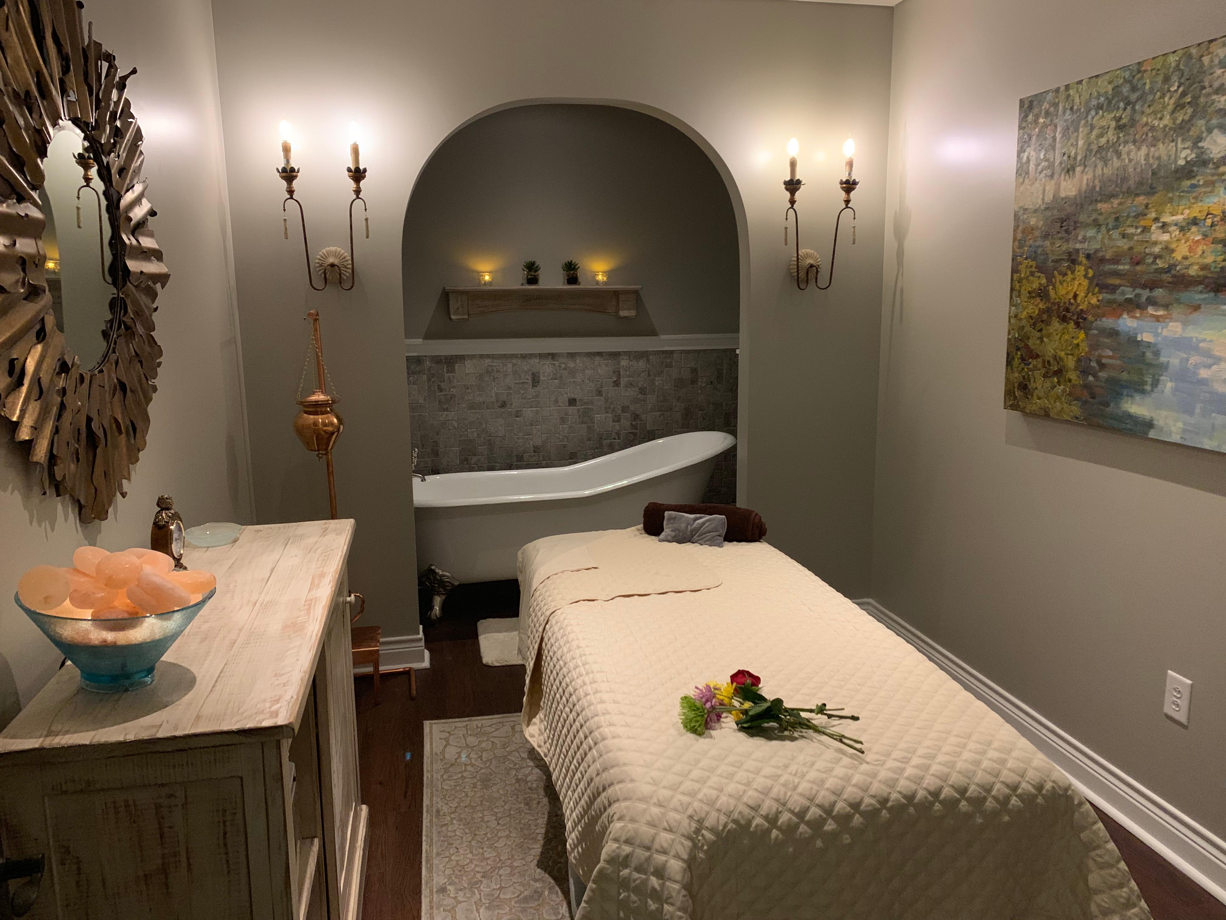 Tub/Massage Room