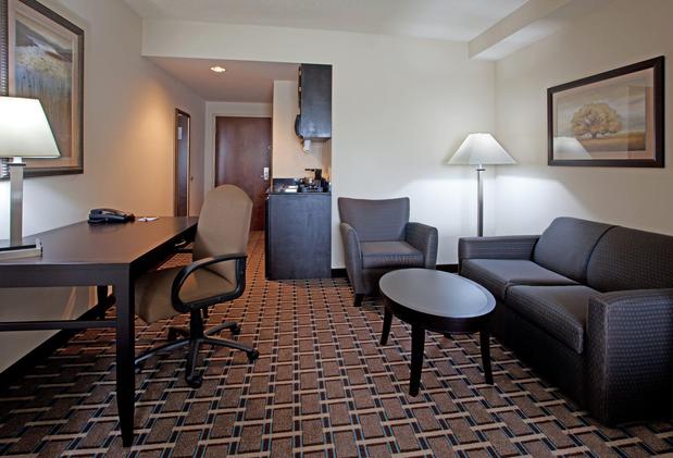 Images Holiday Inn Express & Suites Hope Mills-Fayetteville Arpt, an IHG Hotel