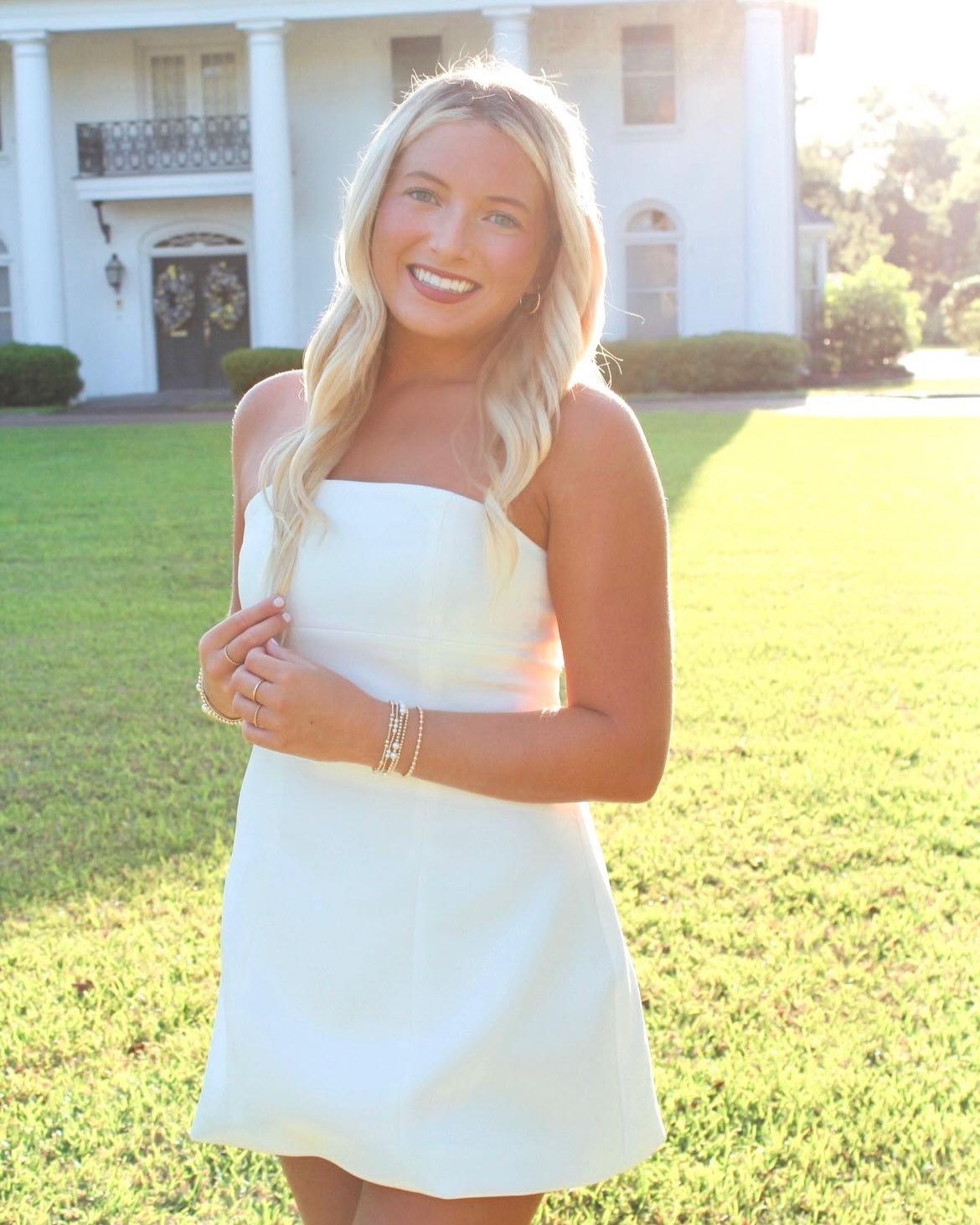 New team member spotlight. Help us welcome Emma to the team. Emma is a marketing graduate of McNeese State University and is pursuing her MBA, graduating May 2026. She is excited to begin her career and continue growing. Emma enjoys golf and time with friends and family. Help us welcome Emma to Team Mabou.