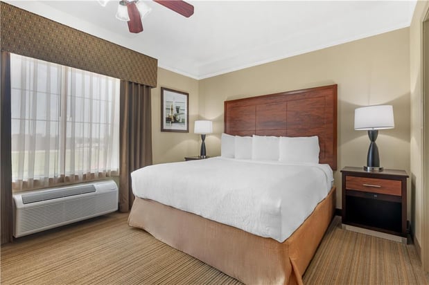 Images Best Western Plus Monica Royale Inn & Suites