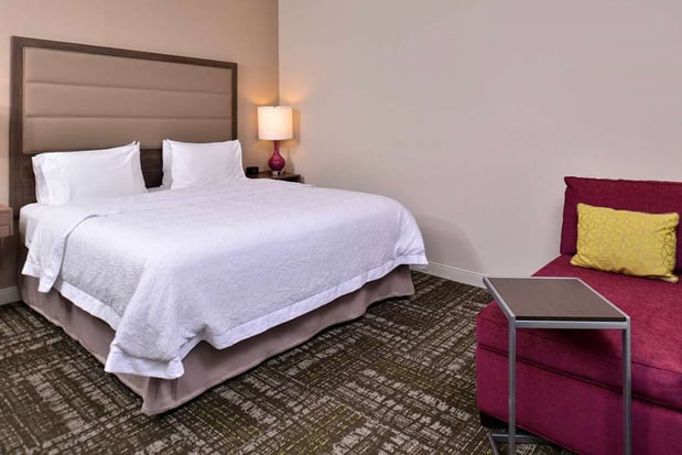 Images Hampton Inn & Suites Dallas Market Center