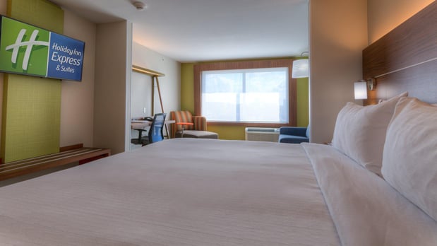 Images Holiday Inn Express & Suites Tulsa Midtown by IHG
